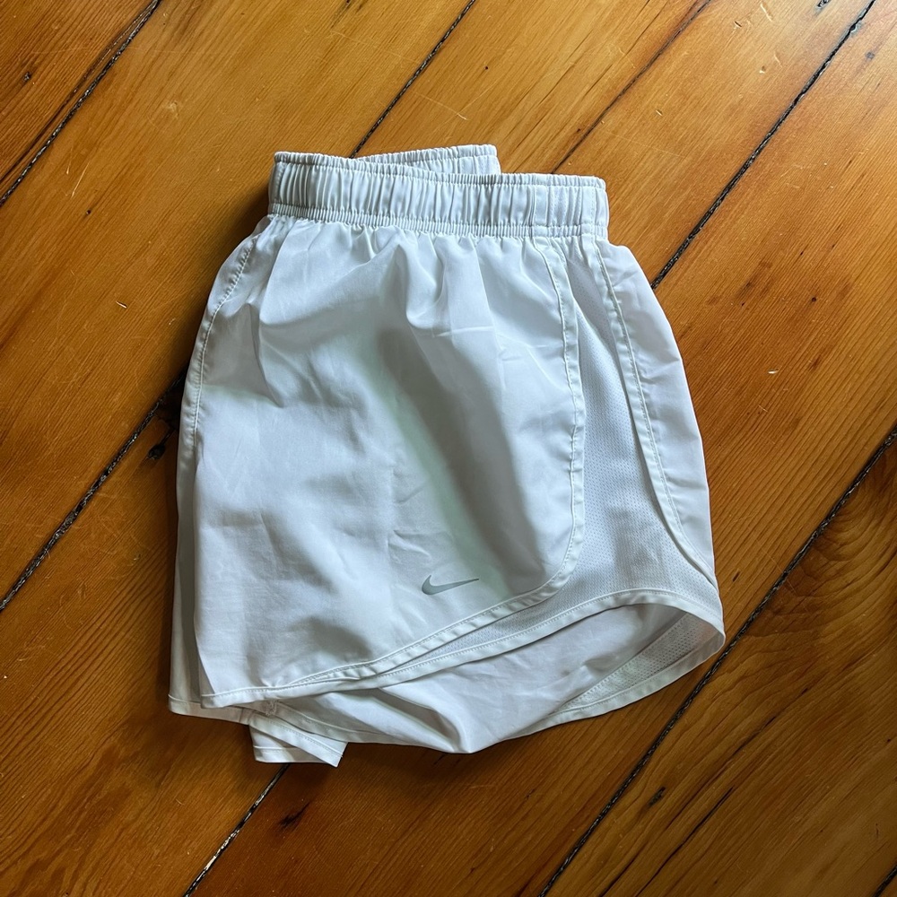 Nike women’s tempo running shorts